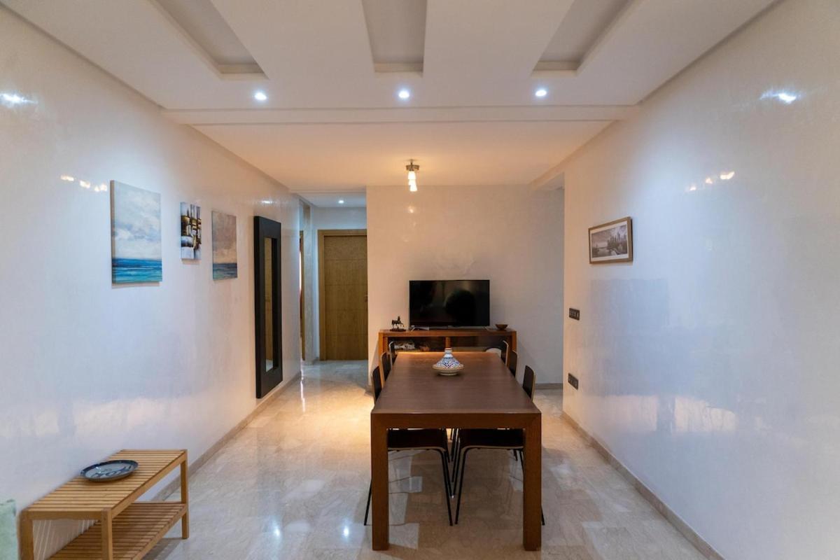 Apartment Two Bed Luxury Appt With Air Conditioning Parking And Pool