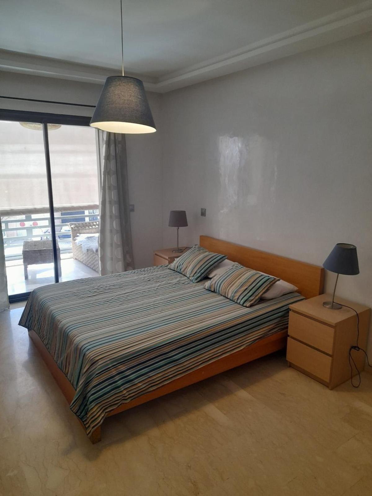 Two Bed Luxury Appt With Air Conditioning Parking And Pool