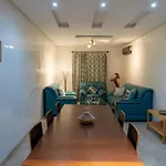 Two Bed Luxury Appt With Air Conditioning Parking And Pool